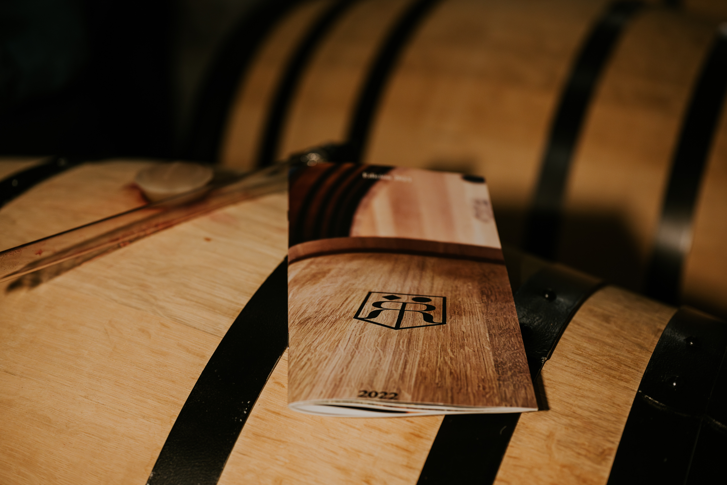 Publicación de Residence Wines sobre barricas